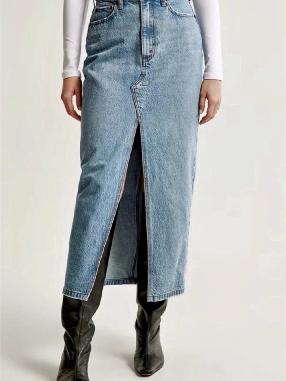 American Eagle Women's Denim Midi Skirt in Blue Like New